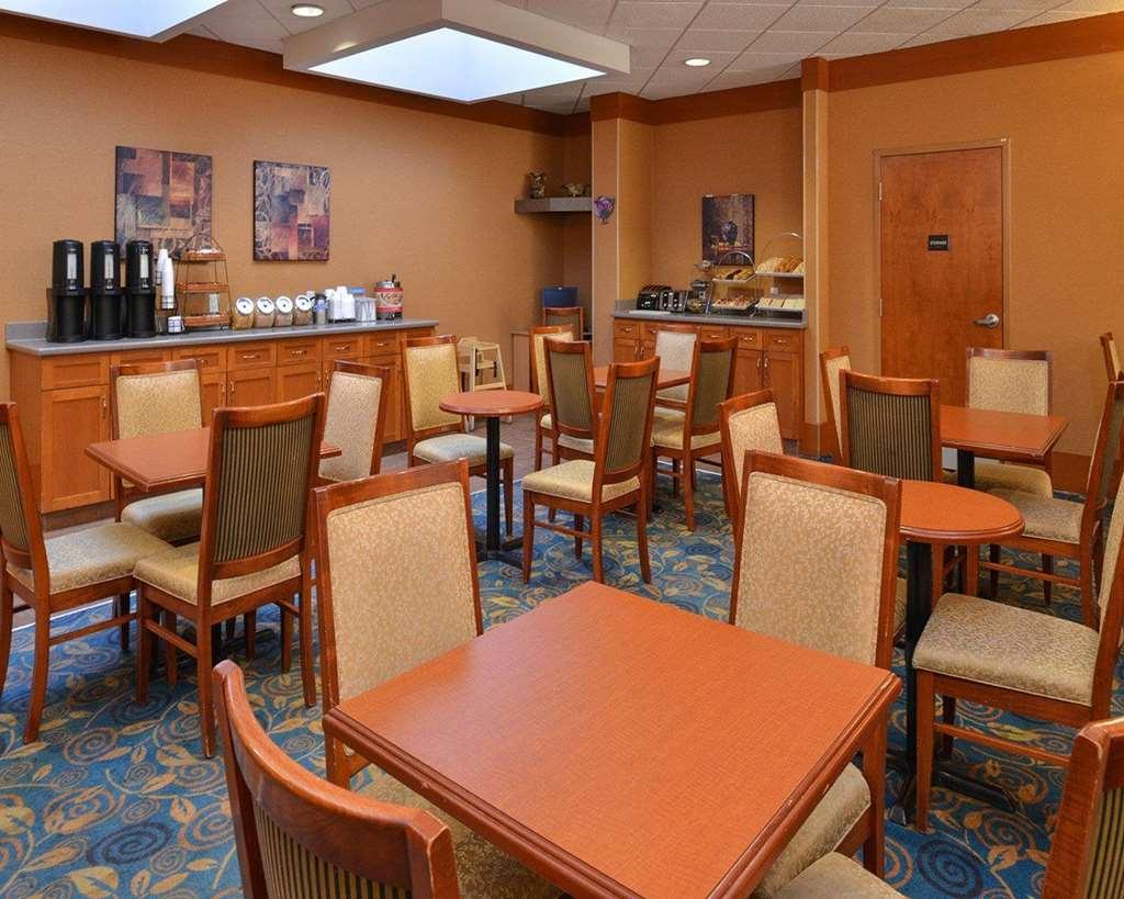 Econo Lodge Inn & Suites University YYC Restaurant foto